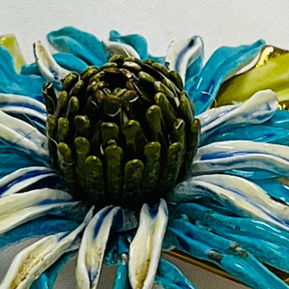 Coro Craft Chrysanthemum Blue Flower Brooch, and Clip Earrings - Picture 6 of 10